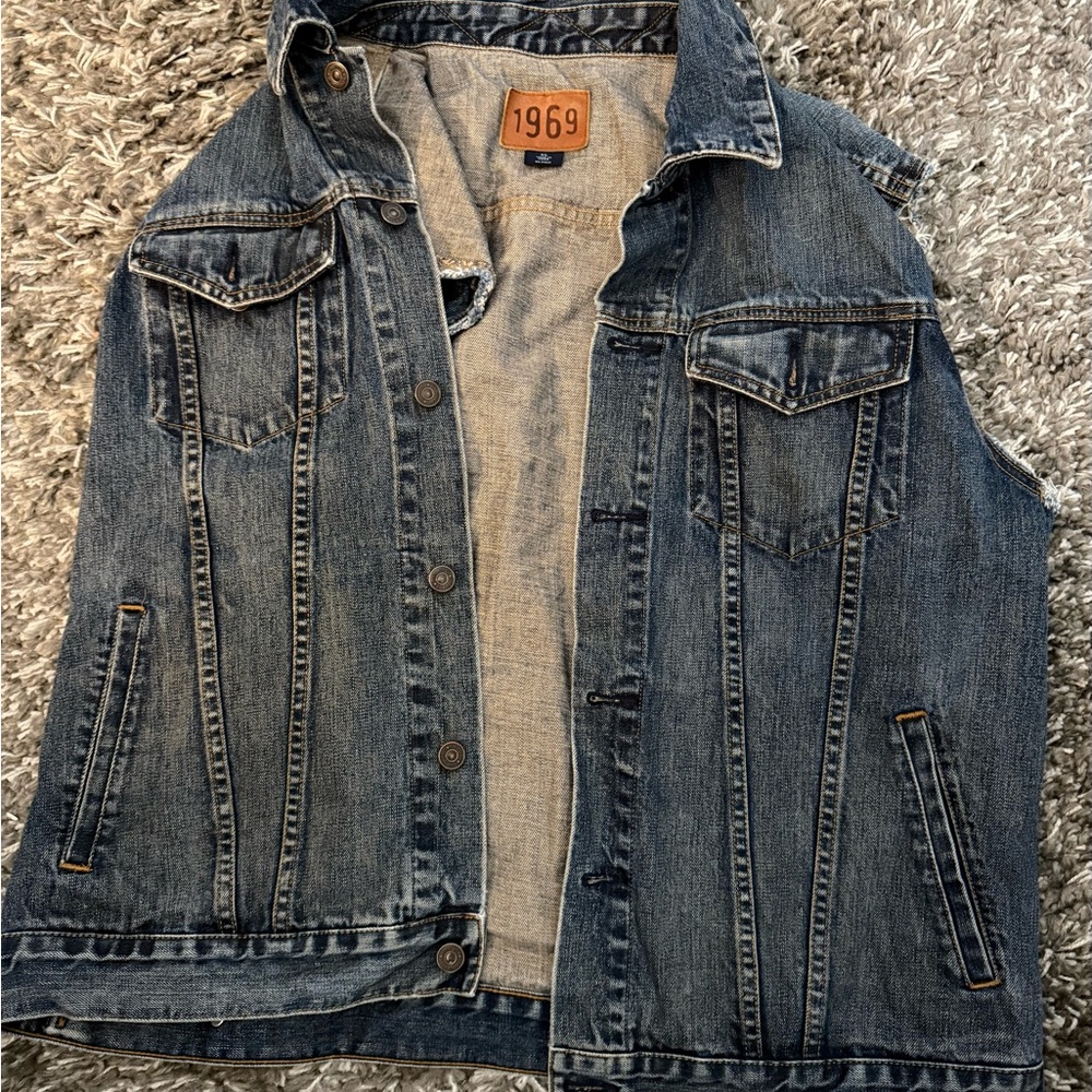 Vintage Levi's Trucker Vest Men's XL Blue Denim Sleeveless with collar.